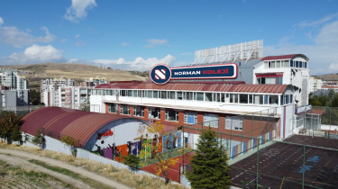 Yaşamkent Norman Koleji tesisi ve spor salonu dış görünümü